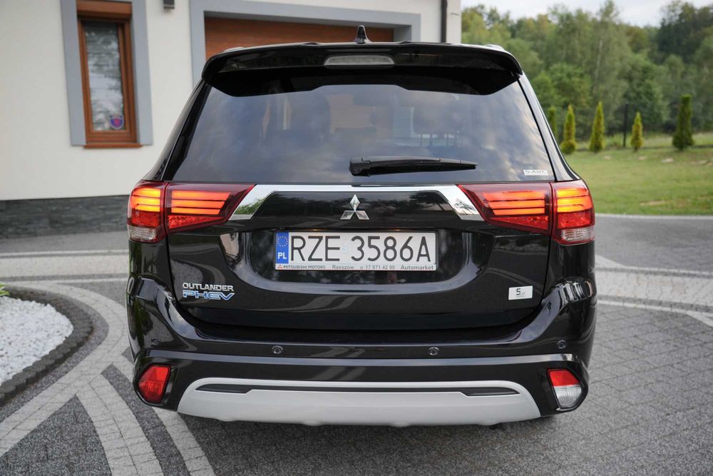 Mitsubishi Outlander PHEV Instyle 2.4 2020 rok