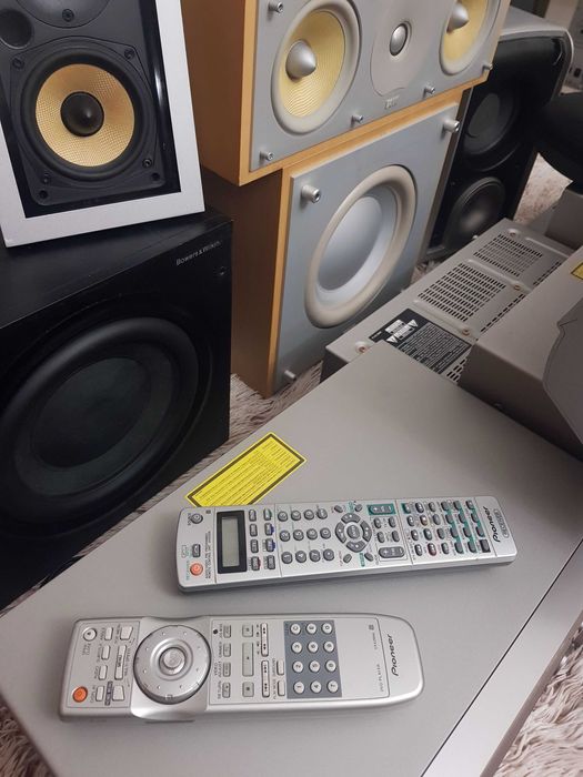 Английский Звук Bowers & Wilkins, Pioneer