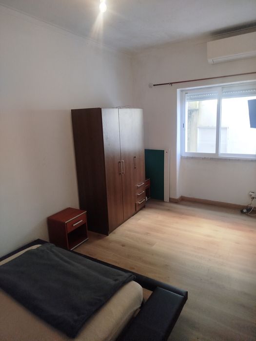 Quarto para alugar  na ameixoeira  com ar condicionado.