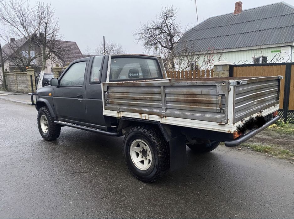 Запчастини Nissan Pickup ( king cab)