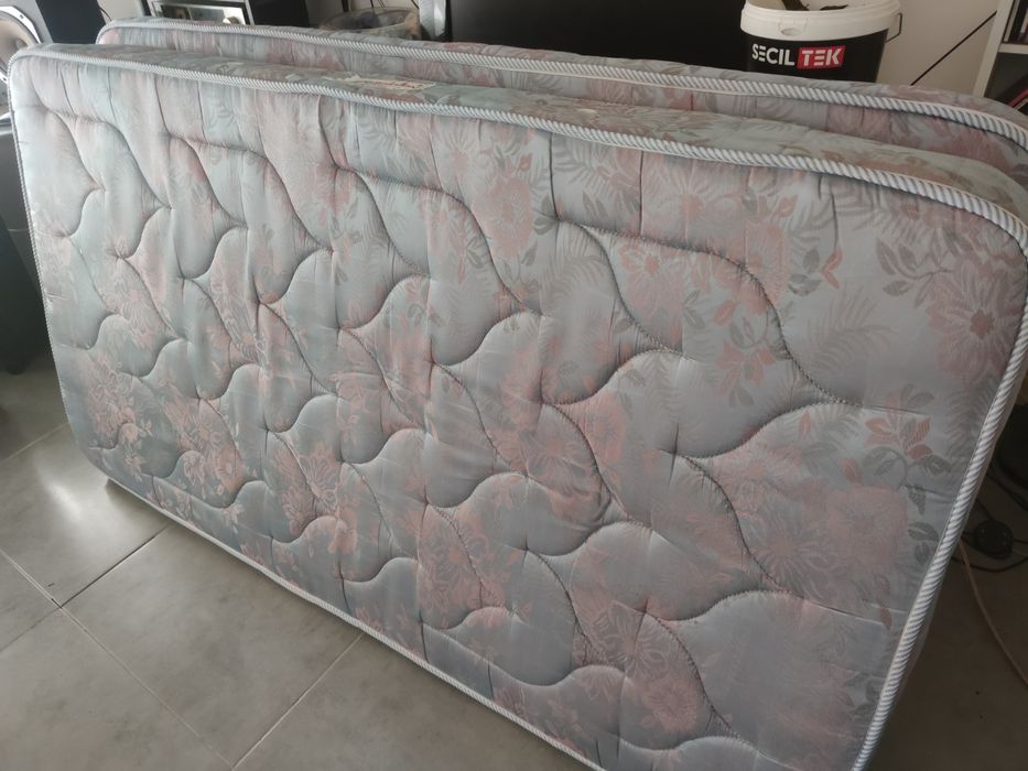 2 colchões de solteiro usados em bom estado