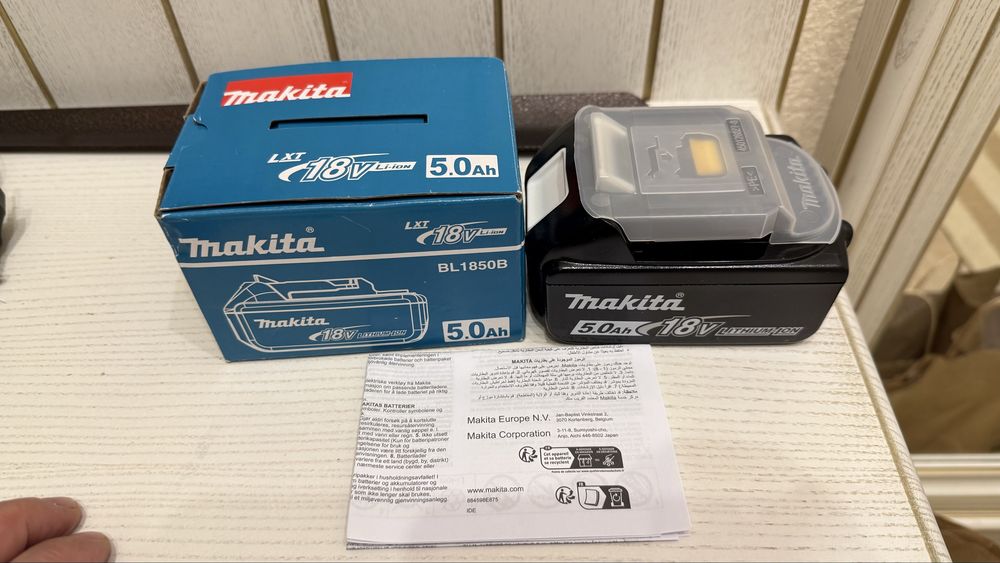 Зарядное устройство Makita DC18RC  S и батарею Makita BL1850B 18V 5Aч