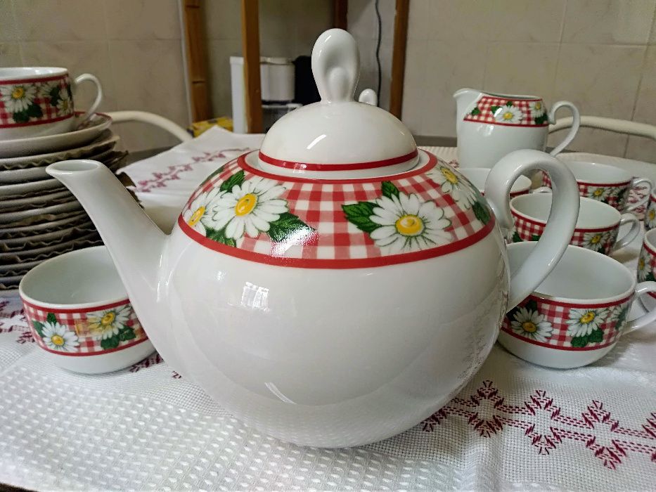 Serviço de chá, em porcelana, marca Costa Nova, modelo Galesia