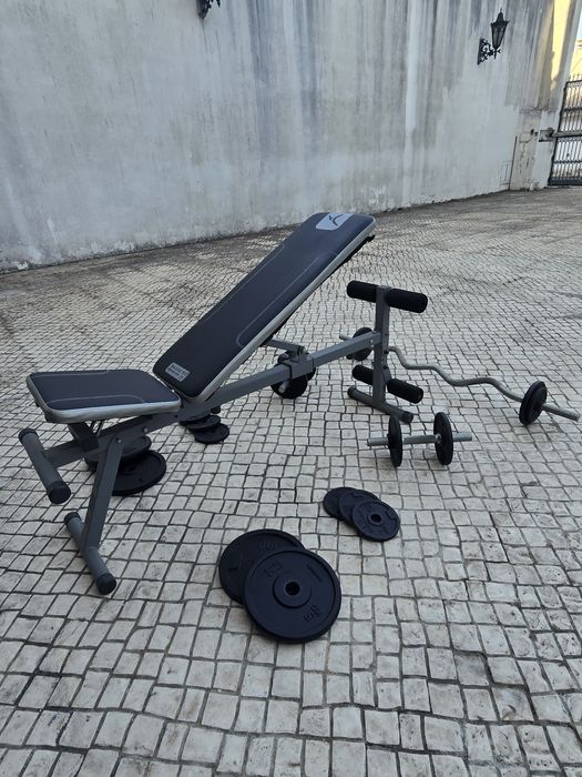 Banco de gym com pesos