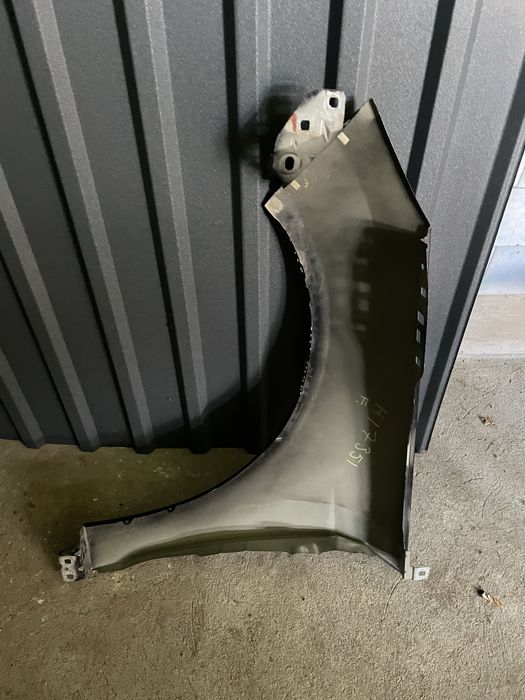 Крило праве R Mercedes b class w245