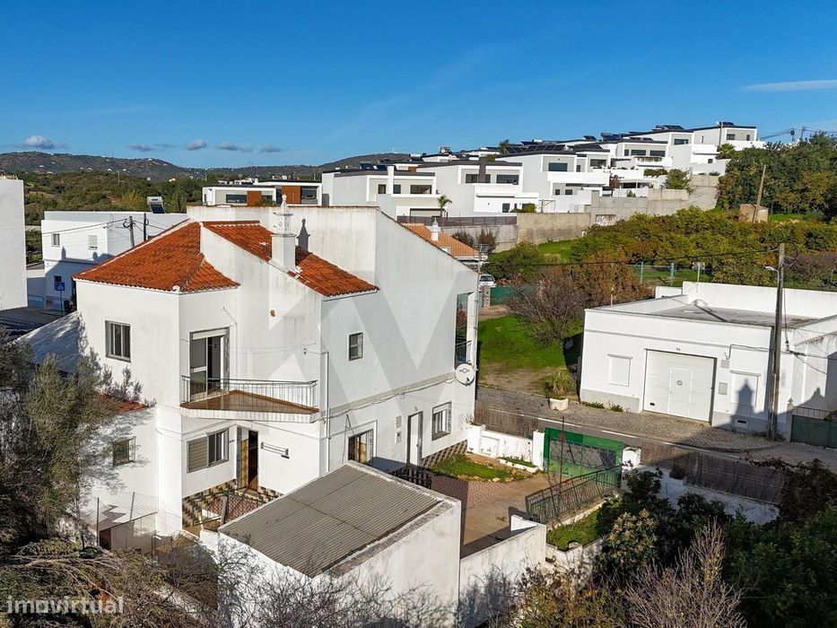 Moradia T3 no Centro de Pechão – Conforto, Espaço e Centralidade