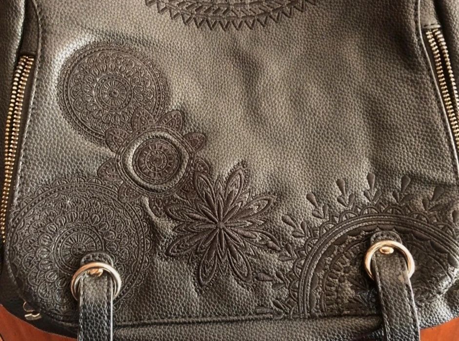 Mala da marca Desigual