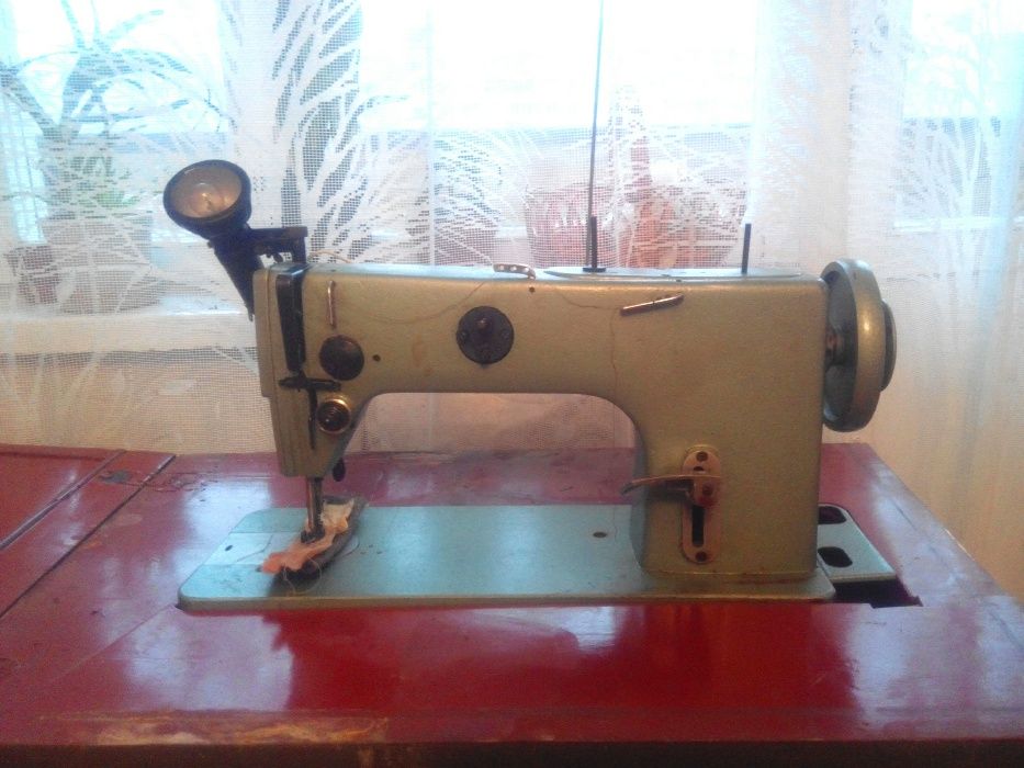 продам раритетную   (ещё в масле ), швейную машинку 322 М.Для оборонпр