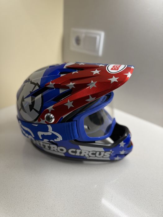 Capacete Bell e oculos fox