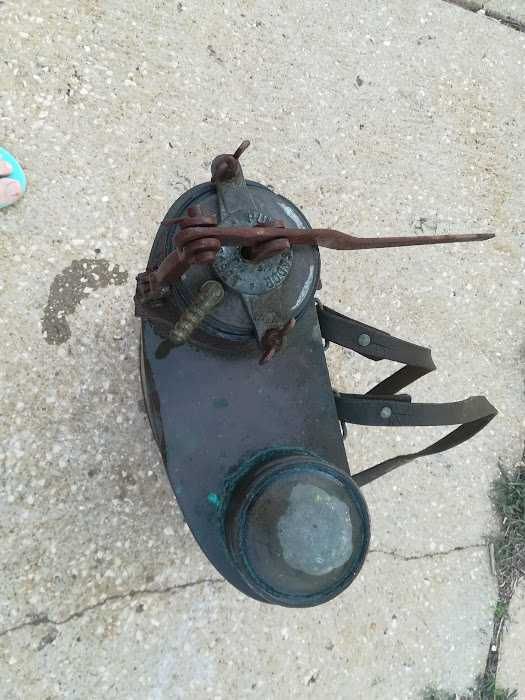 Pulverizador em cobre muito antigo com alças em pele
