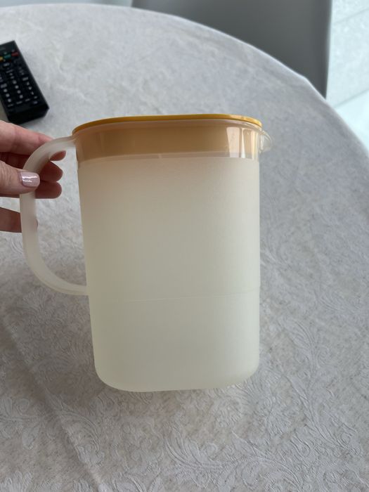 Jarro tupperware em bom estado