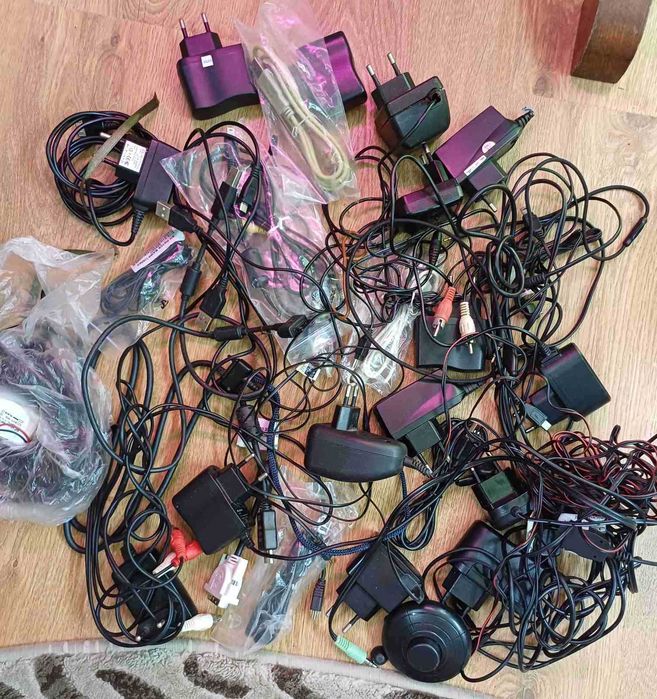 Зарядные устройства от кнопочных мобильных телефонов новые и бу