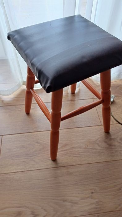 Taboret stołek drewniany