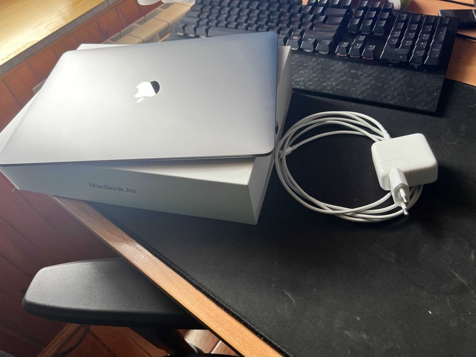 APPLE MacBook Air 13 M1/8GB/256GB SSD/INT/macOS Gwiezdna szarość - jak nowy
