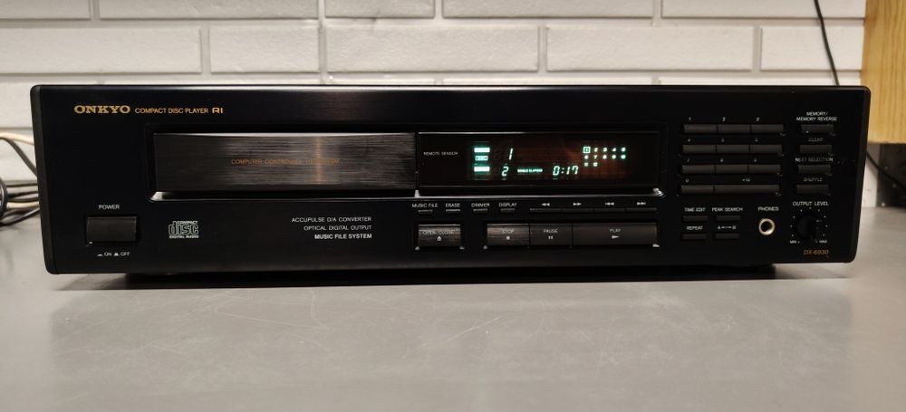 Odtwarzacz CD ONKYO DX-6930