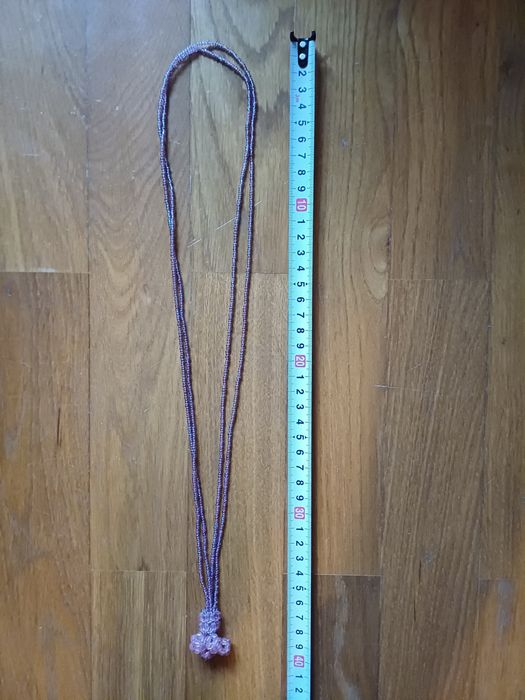 Lindo colar de missangas de cor lilás/roxo