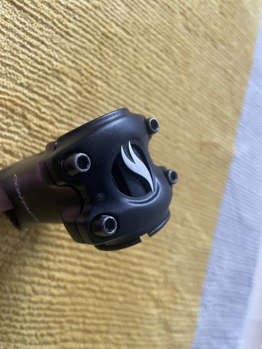 Mostek Giant Contact