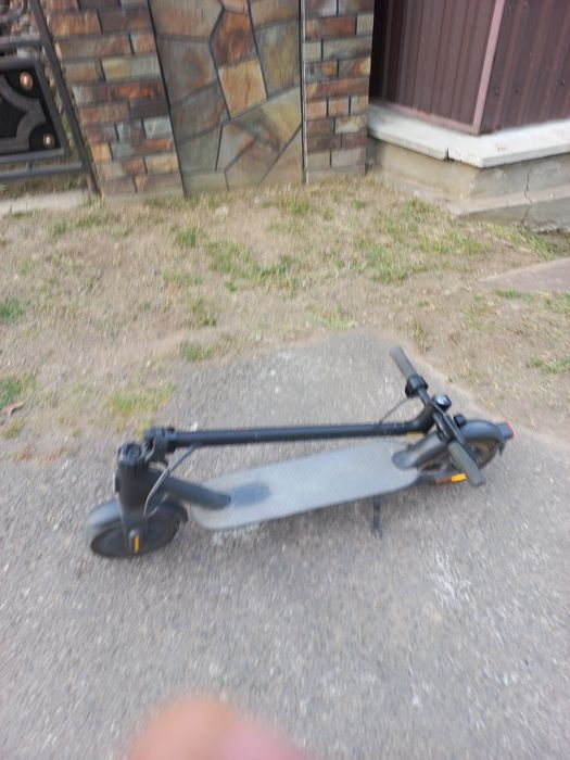 Електросамокат Xiaomi Mi Electric Scooter Essential Black