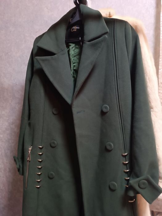 Гарне молодіжне пальто.