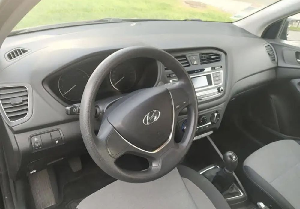 Hyundai I20 - Ano 2015 - gasolina - 5 lugares