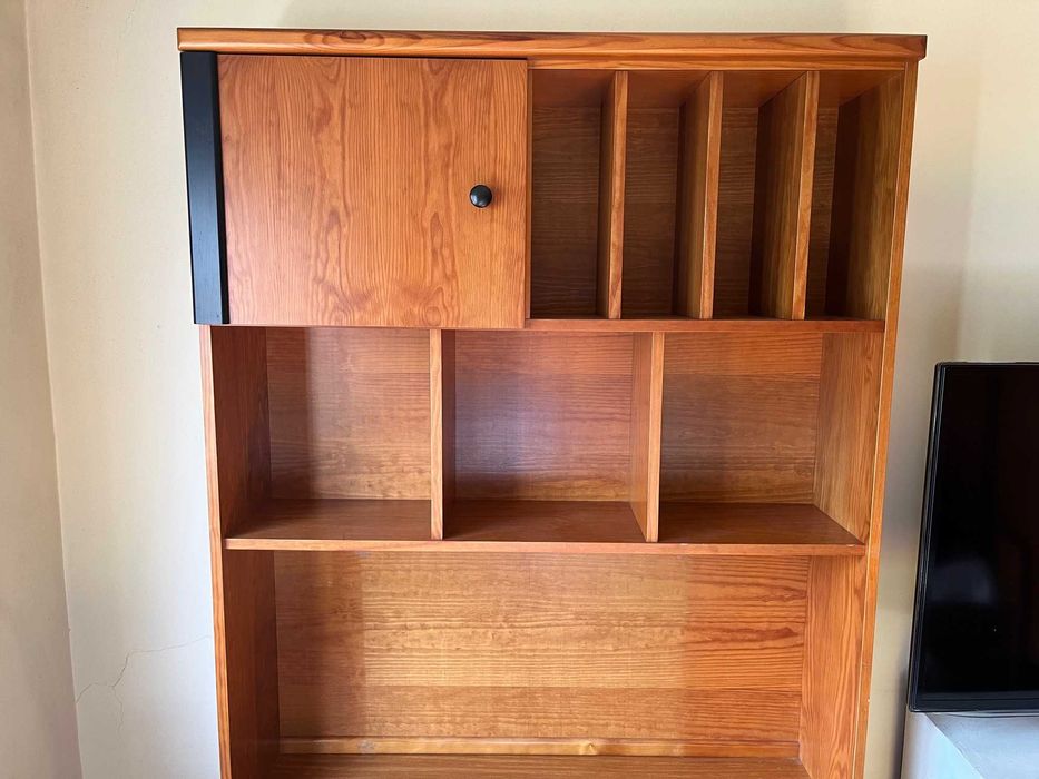 Secretaria com estante