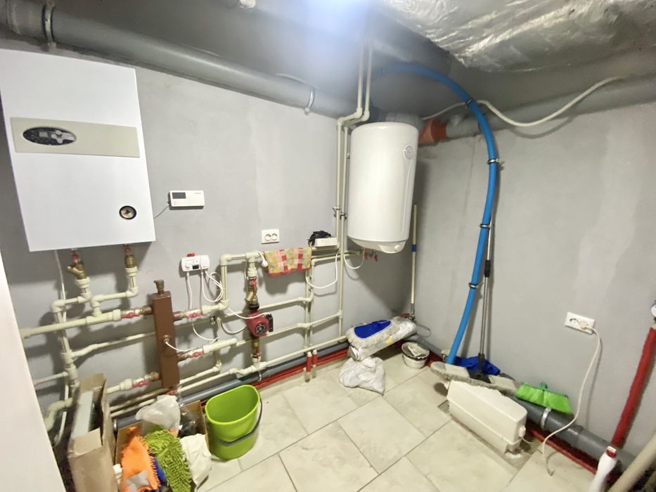 Продається комерційне приміщення.Терміново! 354 м². Офіси. ТЦ. 550$/м²