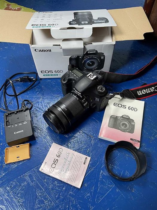 Lustrzanka CANON EOS 60D + obiektyw CANON EF-S 18-135MM