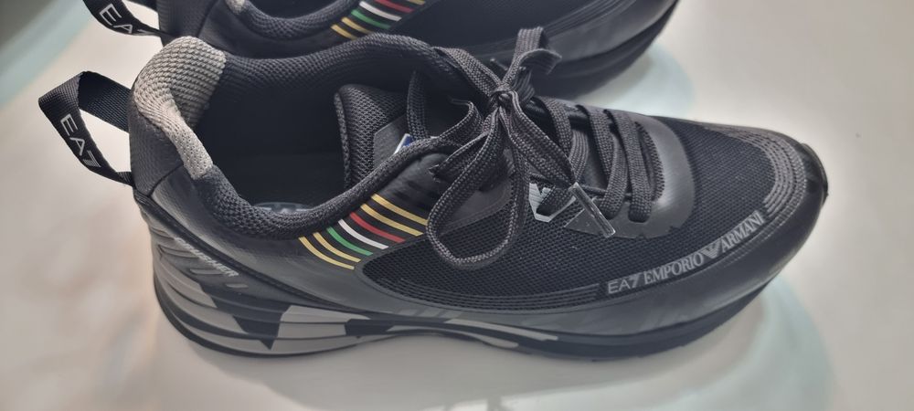 3 pares de sapatilhas Emporio Armani, EA7( VENDIDAS) preço de cada par