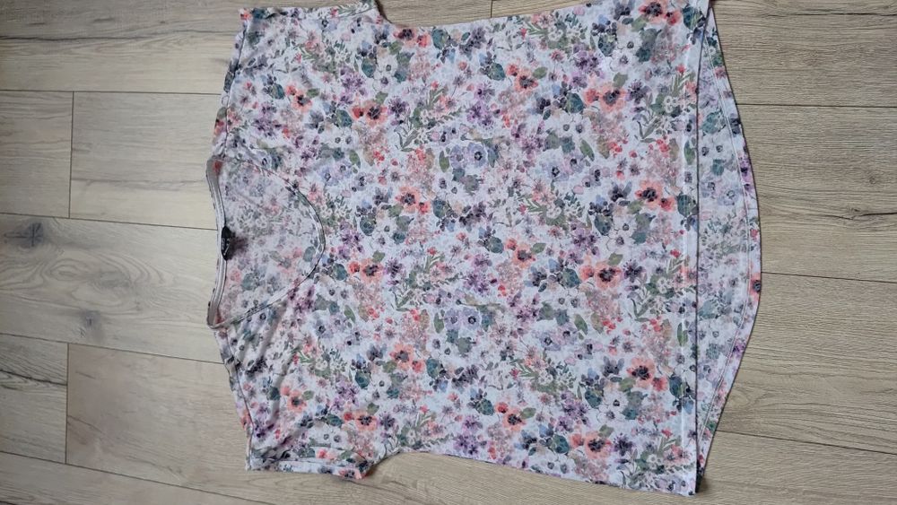 Delikatna bluzka na lato