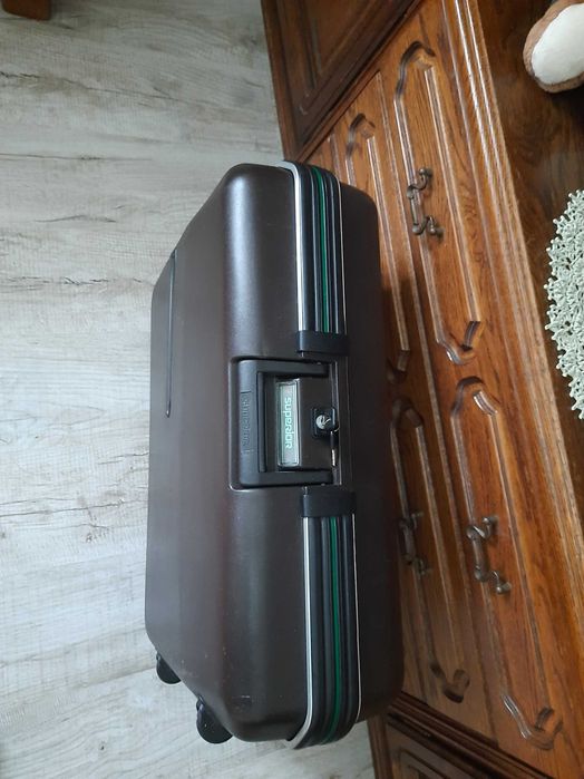 Чемодан Samsonite superior на колесах.