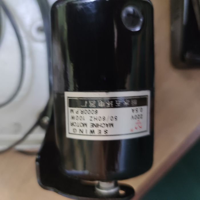 електро привід для швейної машинки: 220v0.5A; 50/60 Hz; 100W; 6000 об