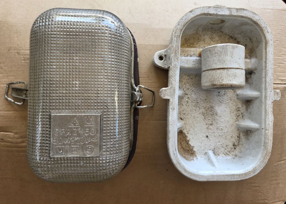 Lampa garażowa, do budynku gospodarczego, inwentarskiego, do obory