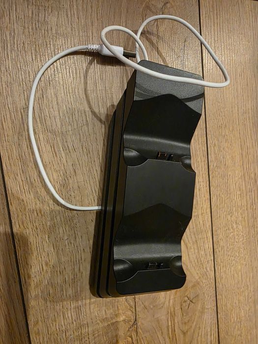 Ładowarka Stacja Ładująca PS4 Snakebyte Playstation 4 na Dwa pady