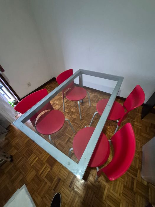 Mesa 4 lugares e mesa de apoio vidro e aço