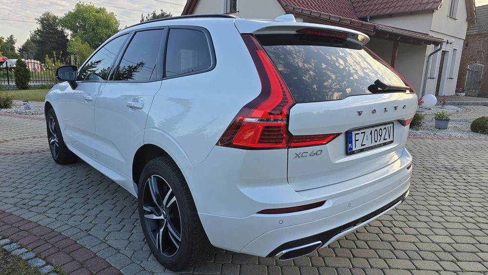Volvo xc60 R- Line -Biała perła- Bezwypadkowy