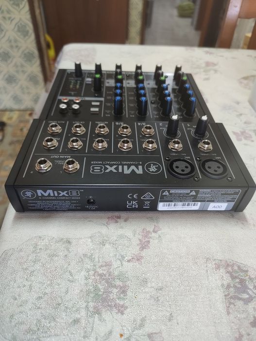 Mesa de mistura 8 canais Mackie Mix 8