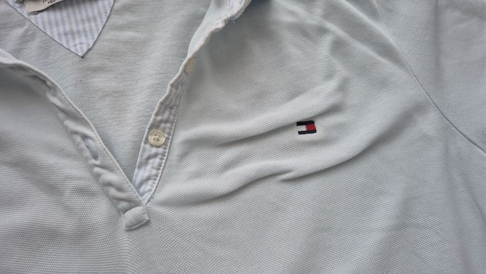 Tommy Hilfiger błękitna koszulka polo M
Normalne ślady użytkowania I prania