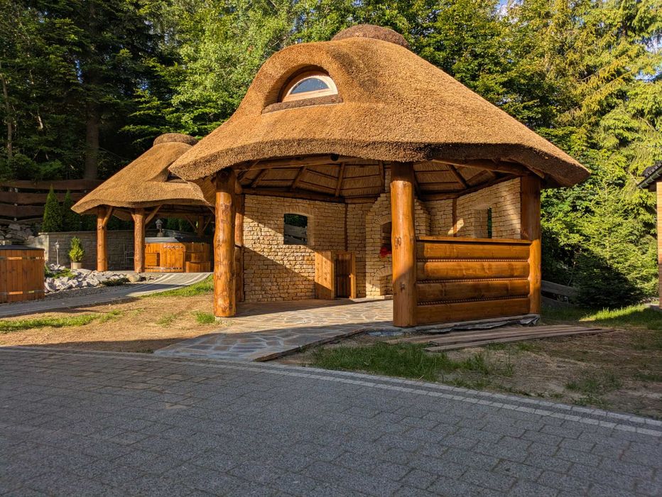 #altana #ogród #meble #trzcina #dach #relaks #grill #huśtawka #bal