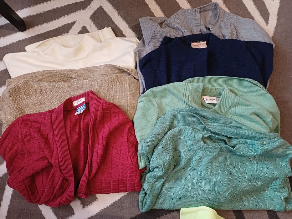 Swetry rozmiar M/L starsza kobieta 7 szt.