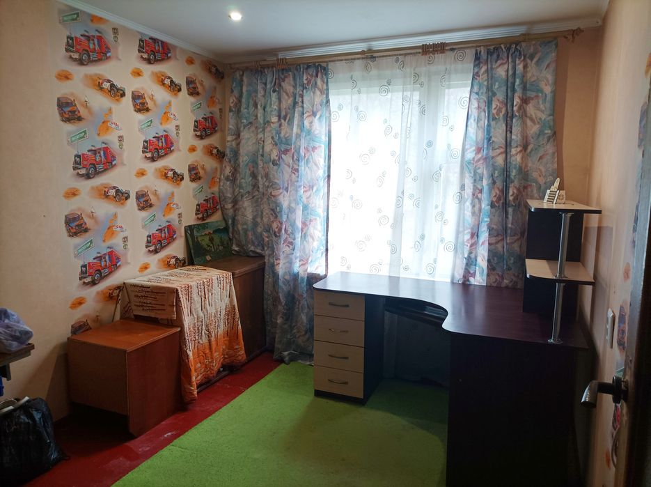 Продам трёхкомнатную квартиру Песочин