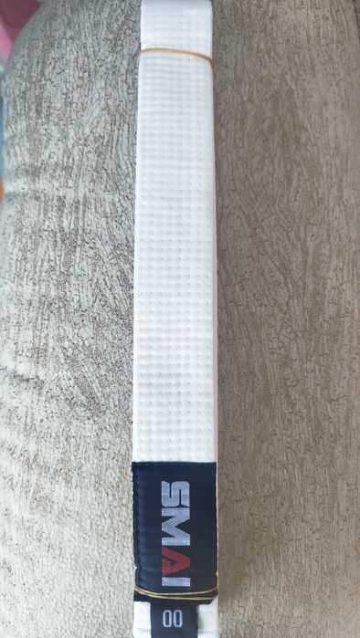 Білий пояс для карате