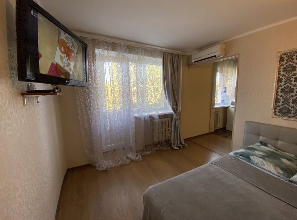 Сдам 1-ком студию . Правый берег . СВЕТ есть . Центр в 15 мин