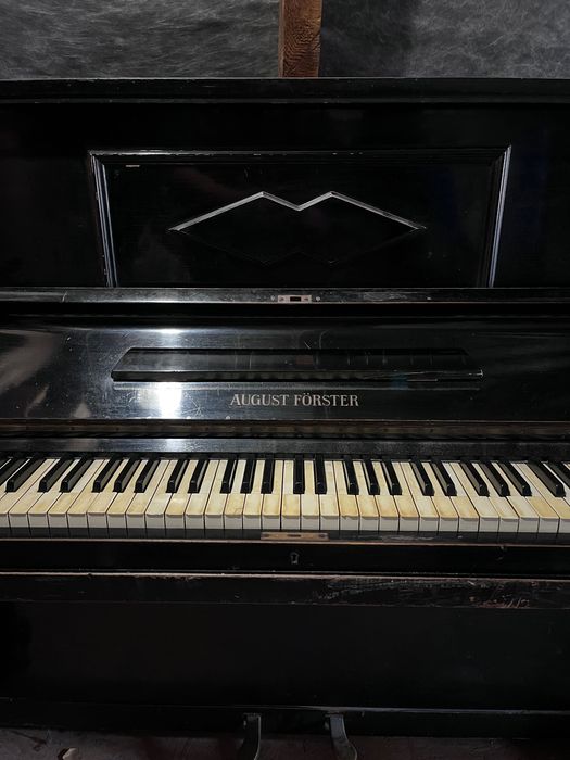Pianino August Förster Löbau ok. 1930 r. | nr seryjny 62301 | pełna żeliwna rama