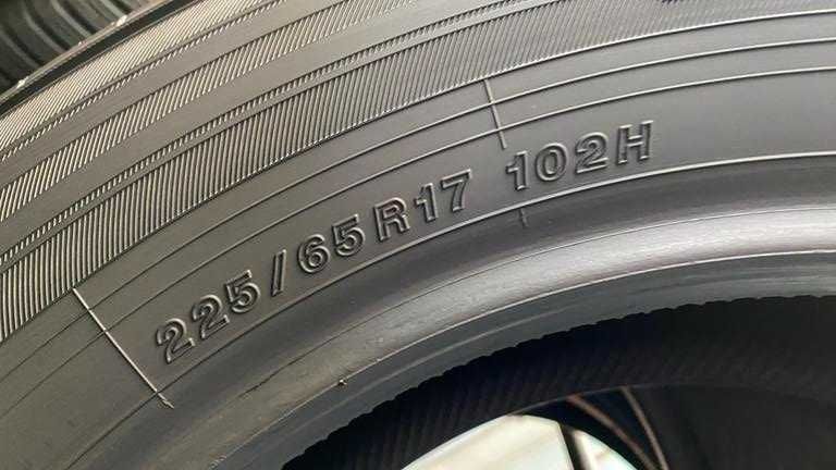 oL.8959 Opona 225/65R17 Yokohama Bluearth XT AE61 1szt RUDA ŚLĄSKA