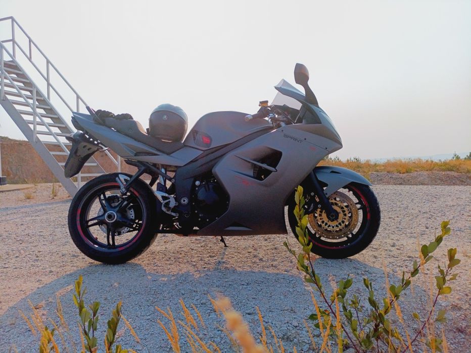 Triumph Sprint ST 1050