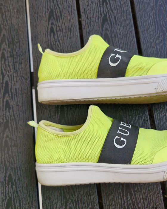 Buty trampki Guess z limonkowa siatką wkl 245