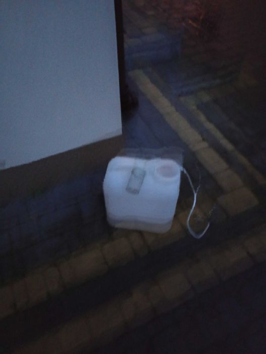 Zbiornik wody z pompką