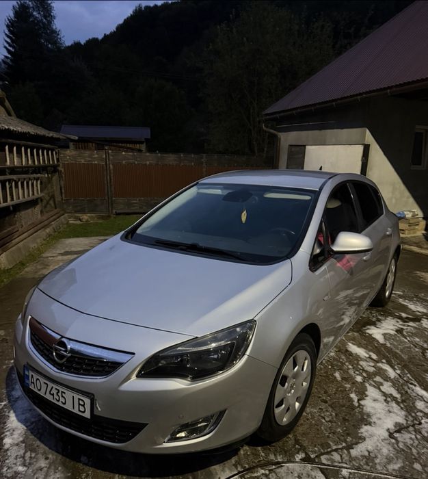 Opel astra j 2012 р. в.  1,7 тді