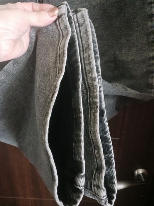 Продам джинсы р.28.