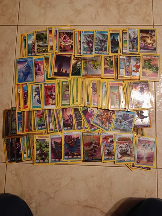 Cartas Invizimals batalha de caçadores